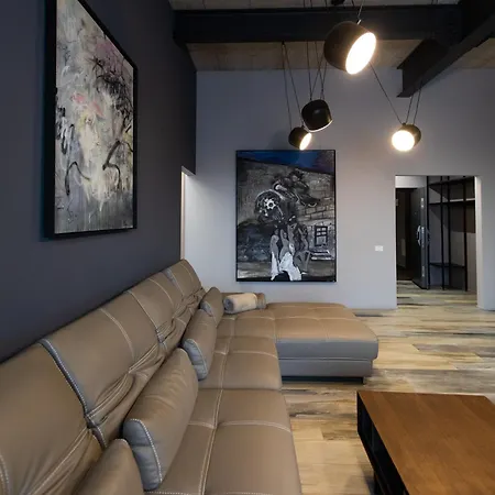 Arthomes Apartment *