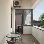 Arthomes Apartment