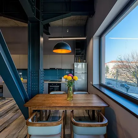 Apartament Arthomes *