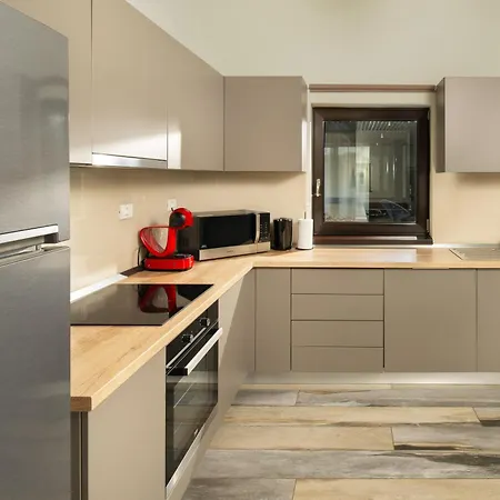 Arthomes Apartment