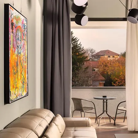 Arthomes Apartament *