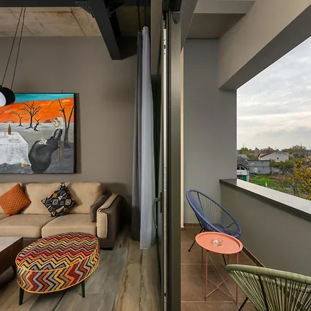 Arthomes Apartment