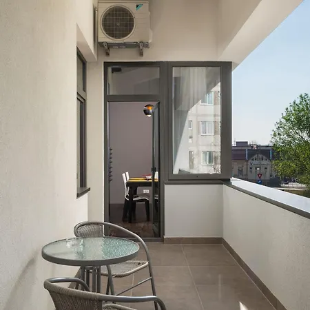 Arthomes Apartment